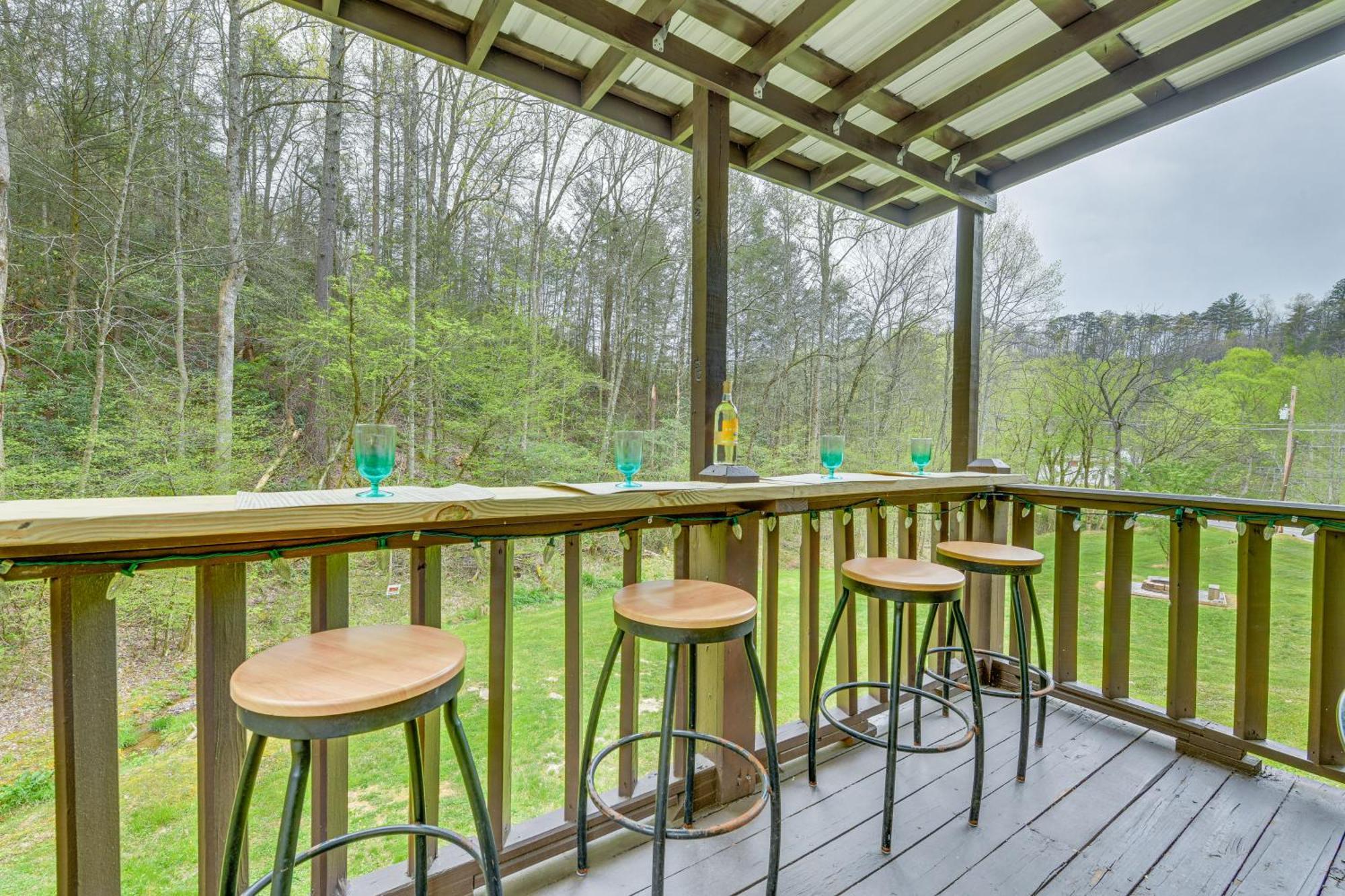 Smoky Mountain Cozy Cove Cabin Deck And Fire Pit! Cosby Екстер'єр фото