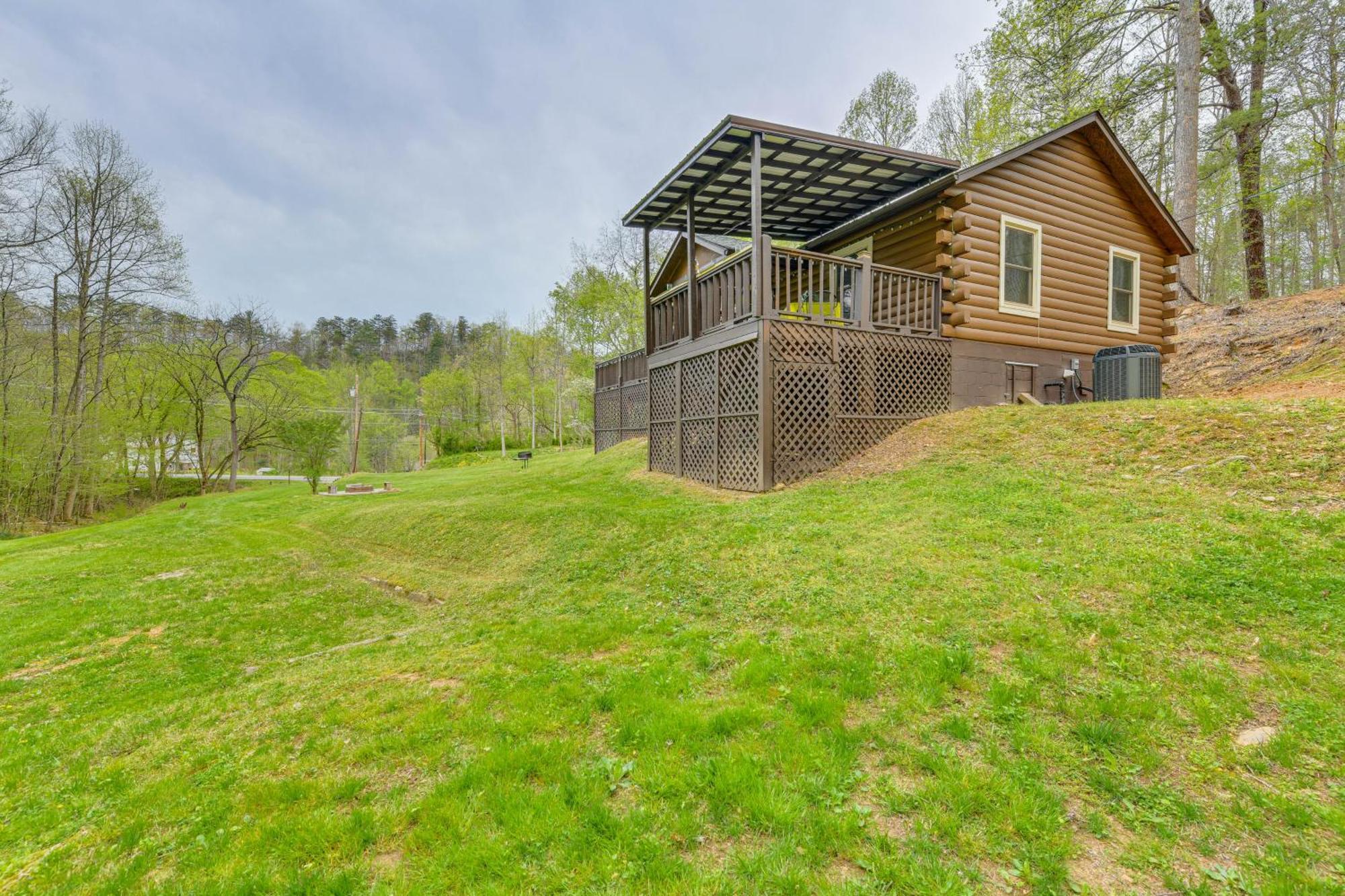 Smoky Mountain Cozy Cove Cabin Deck And Fire Pit! Cosby Екстер'єр фото