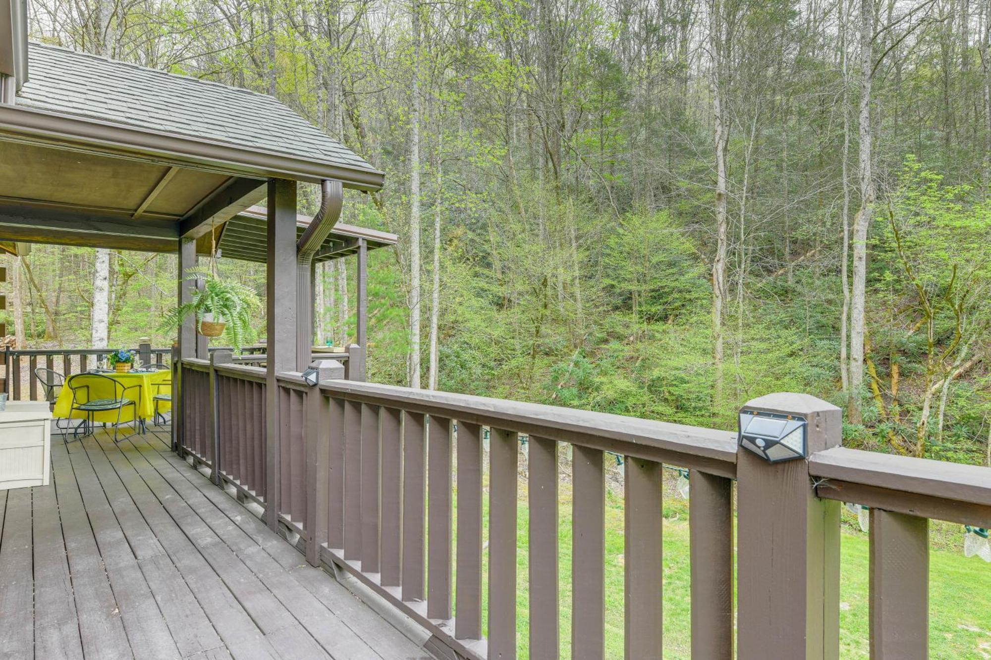 Smoky Mountain Cozy Cove Cabin Deck And Fire Pit! Cosby Екстер'єр фото